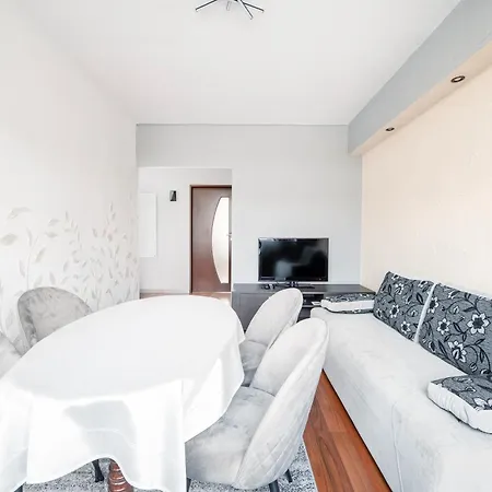 Apartment Plac Wolnosci 3-bedroom *